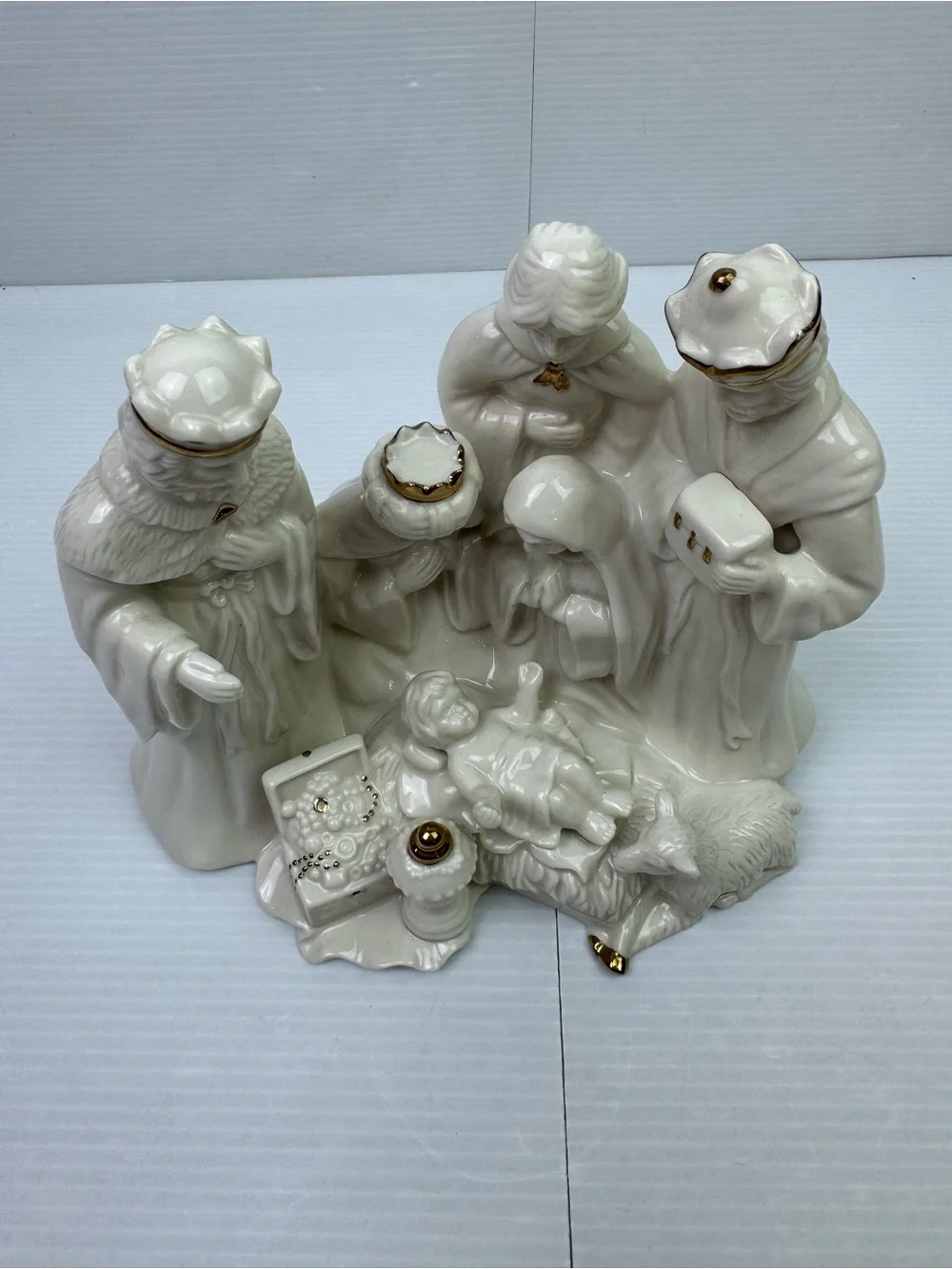Mikasa Porcelain Nativity Holy Family Gold Trim Mary Joseph Baby Jesus FK020/950